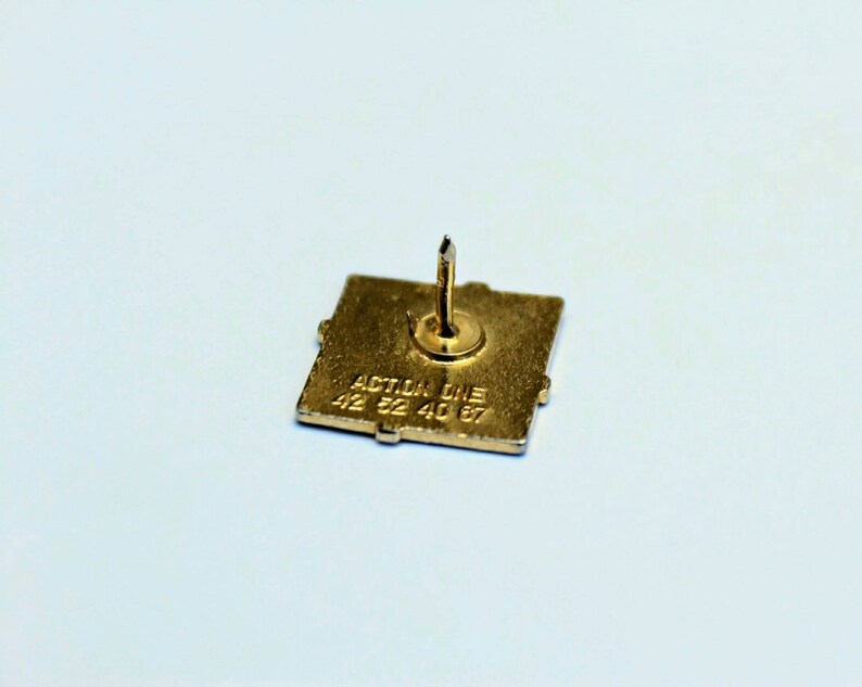 Minimalist pines Enamel pin Doree and green brooch