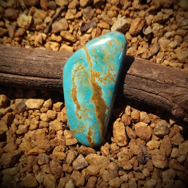 Tyrone Turquoise. Turquoise Cabochon. New Mexico Turquoise. 32 Carats. Old Stock. American Turquoise.