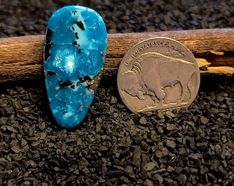 Toile d'eau Kingman turquoise avec pyrite. Cabochon turquoise. 17,8 carats. Stock ancien. Bleu turquoise américain. Turquoise de haute qualité de l'Arizona.