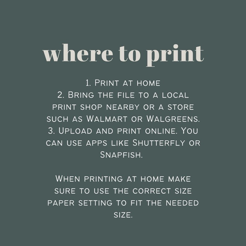 Pode incluir: Um fundo verde com texto branco que explica onde imprimir um documento. O texto diz: "onde imprimir" 1. Imprimir em casa 2. Levar o arquivo para uma loja de impress&atilde;o local ou para uma loja como Walmart ou Walgreens. 3. Carregar e imprimir online. Voc&ecirc; pode usar aplicativos como Shutterfly ou Snapfish. Ao imprimir em casa, certifique-se de usar o tamanho de papel correto para que caiba no tamanho necess&aacute;rio.