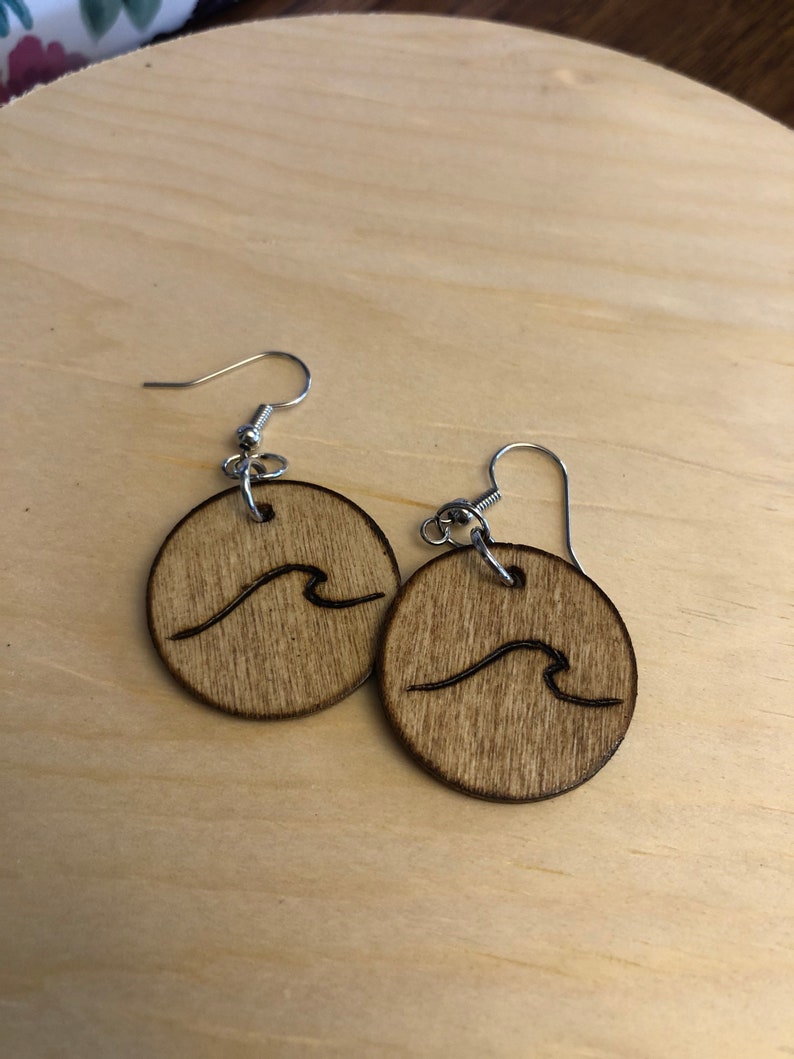 Mini wooden wave earrings