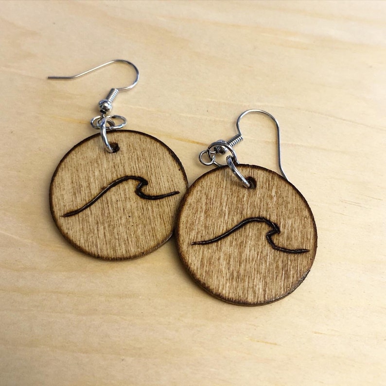 Mini wooden wave earrings