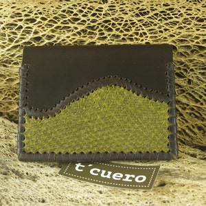 Tarjetero doble, piel de ternera y salmón.Tarjetero para 12 tarjetas. Regalo para hombre y mujer. Elegante y práctico tarjetero.