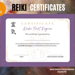 Puede incluir: Una plantilla de certificado de Reiki de Primer Grado imprimible en un esquema de color morado y dorado. El certificado presenta una imagen estilizada de una persona meditando en posición de loto. El texto "Reiki First Degree" está en una fuente en negrita y decorativa. El certificado está diseñado para ser impreso y presentado a las personas que han completado un curso de Reiki de Primer Grado.