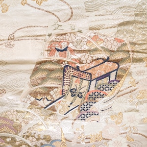 Vintage japanische Obi Seide Fukuro Kimono Schärpe - Gestickter kaiserlicher Ochsenkarren in Gold und Pastellen auf Koji Cream