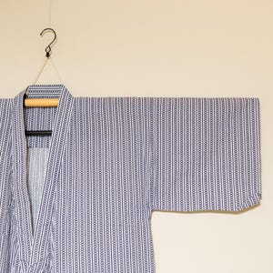 Vintage Japanese Cotton Yukata Kimono Robe – Small Diamond Chains in Ai Blue on White