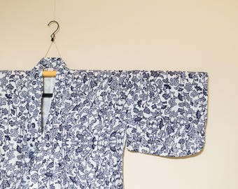 New Vintage Japanese Cotton Yukata Kimono Robe – Illustrative Climbing Botanicals in Ai Blue on White