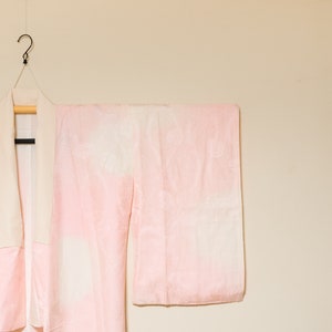 Vintage Japanese Juban Kimono – Climbing Botanical Overprint in Yurushi Pink on White
