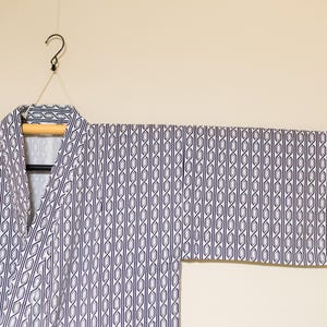 New Vintage Japanese Cotton Yukata Kimono Robe – Diamond Chains in Ai Blue on White