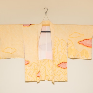 Vintage Japanese Haori Kimono Jacket – Shibori Cloud & Leaf Motifs with Stippled Higaki Lining on Tamago Yellow