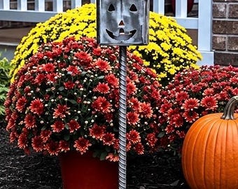 Metal Jack O Lantern Garden Stake, Outdoor Halloween Decor, Metal Pumpkin Yard Art, Fall Porch & Garden Decoration