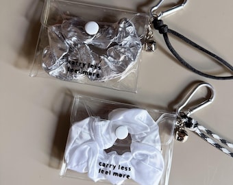 Lleva menos, siente más: mini bolsa de PVC transparente