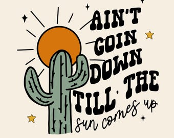 Peut inclure: Graphique sur le thème du désert avec un cactus, un soleil et des étoiles. Le texte dit "Ain't goin' down till the sun comes up" dans une police rétro. Le design présente une palette de couleurs chaudes d'orange, de vert et de noir sur fond crème.