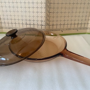 Vintage Corning Ware Amber Vision 10” Waffle Bottom Pan With PYREX Lid Made in France or USA