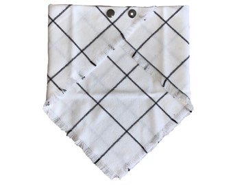 Pañuelo para perro de franela con panel de ventana blanco
