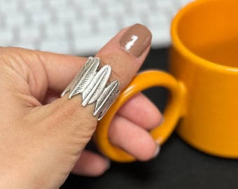 Antique Silver Feather Ring: Adjustable Boho Jewelry