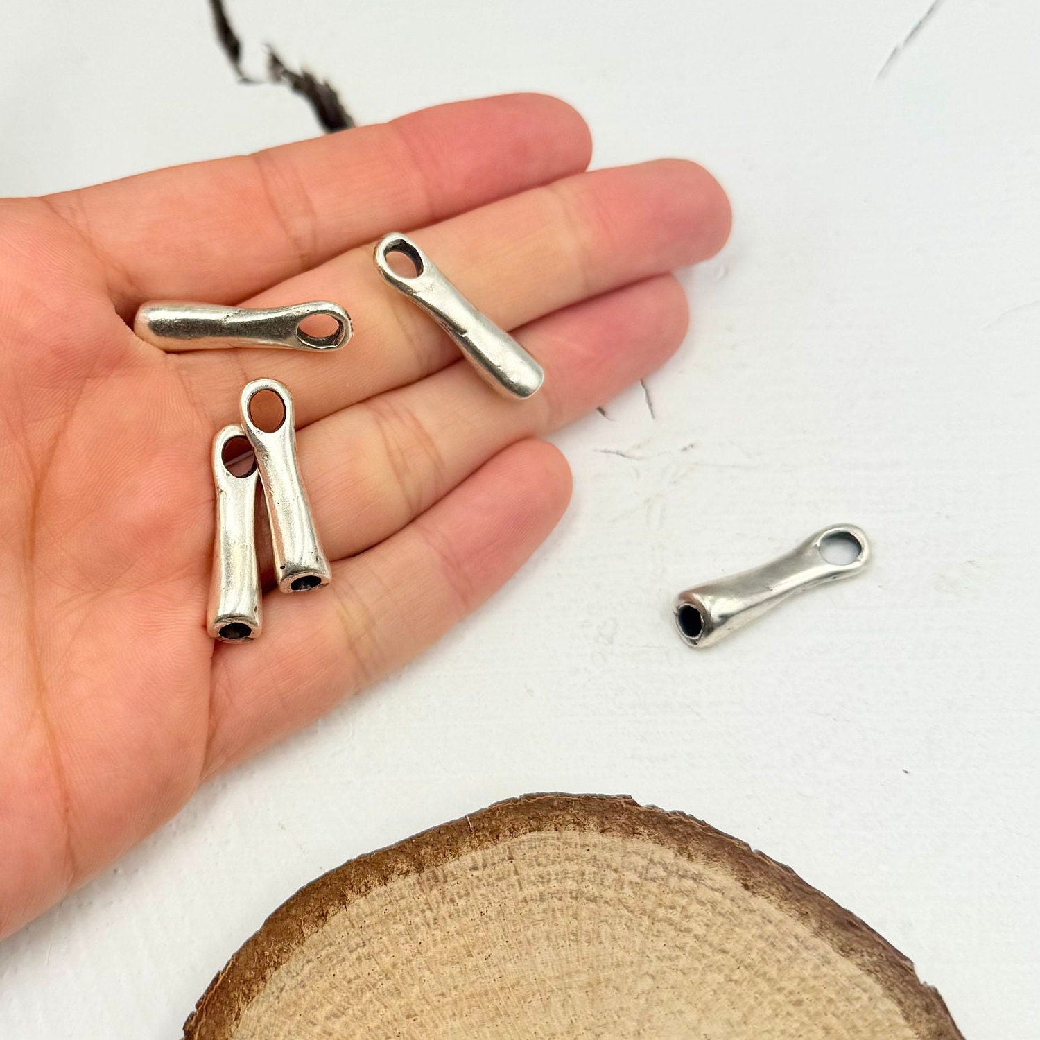 小物 SILVER SMITH FIN 4 Brushed Silver Loop, Satin Silver Connector, Sterling