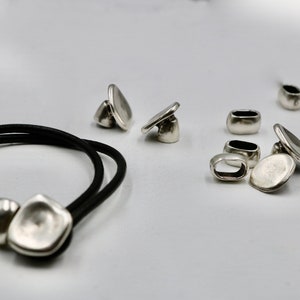 5 Stück Antike Silber Endstücke und Sliderbeads für Leder, Beste Lederarmband Endstücke und Schiebeperlen, Bestes Geschenk für ihn, ZM538AS
