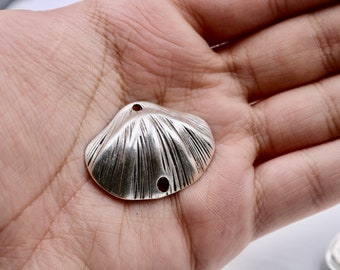 5 Antique Silver Sea Shell Charms: Zamak Nautical Pendants