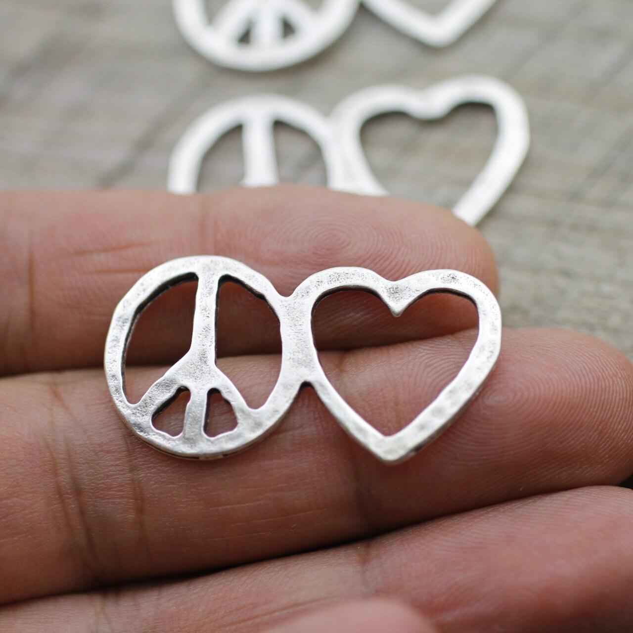 Sterling Silber überzogene Frieden und Liebe Verbinder Charme: Zamak Schmuck finden