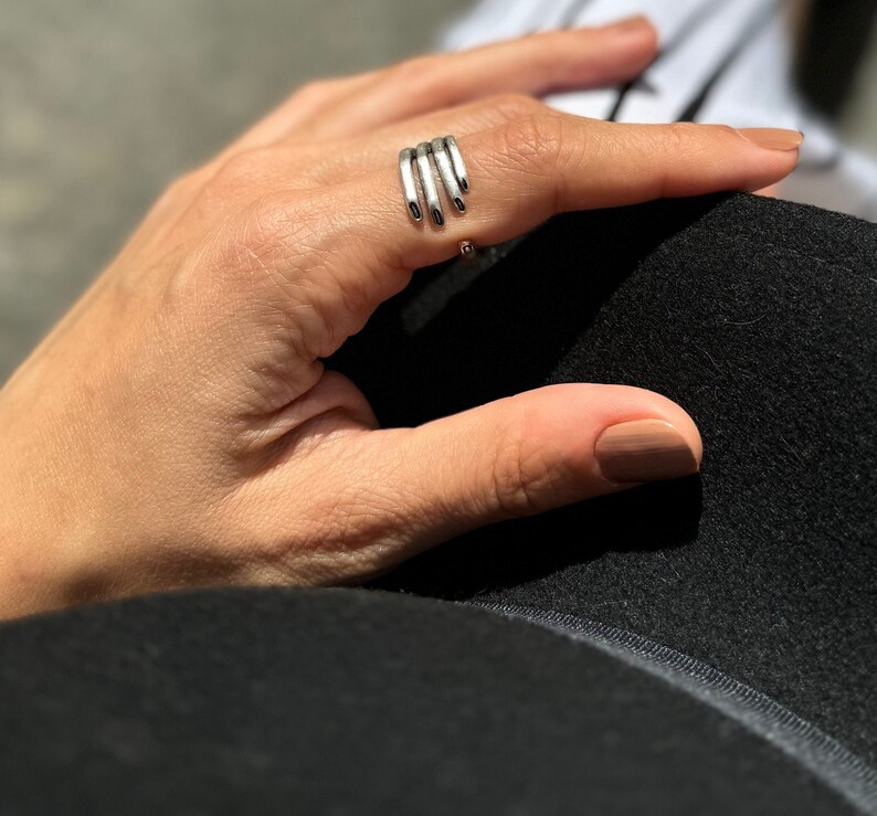 SILVER WRAPPING HANDS ADJUSTABLE RING