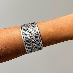 Silver Flower Cuff Bracelet: Adjustable Boho Plated Brass