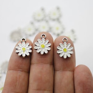 10 Enamel Daisy Charms, White Daisy Charms, Daisy Pendant, Daisy Flower, Necklace Charms, Earring Charms, wholesale jewelry supply, zm1119