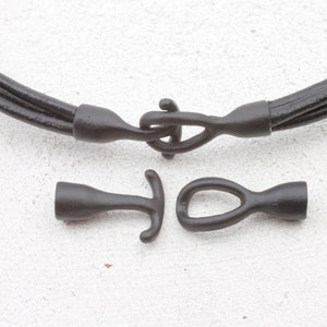 Black Zamak 5-Hook Bracelet Clasp: Multi-Strand Cord Finding