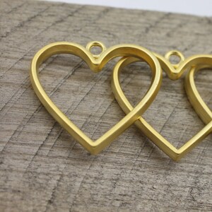 Matte Gold Heart Bezel: Zamak Resin Jewelry Supply (38x39mm)