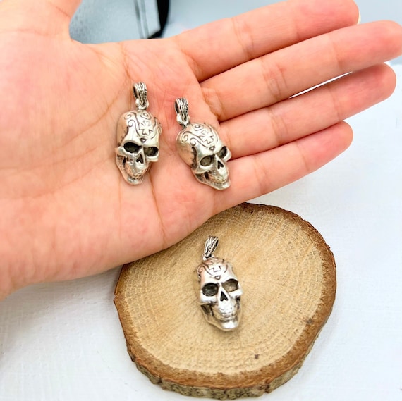 3 Skull Pendants: Antique Silver Zamak Skeleton Beads - Etsy
