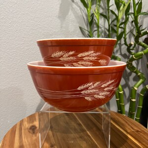 1979 Vintage Pyrex #403 & #402 Autumn Harvest Wheat Rust Mixing