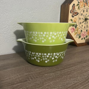 1970s Vintage Pyrex Spring Blossom 2 Casseroles 474-B, set of 2