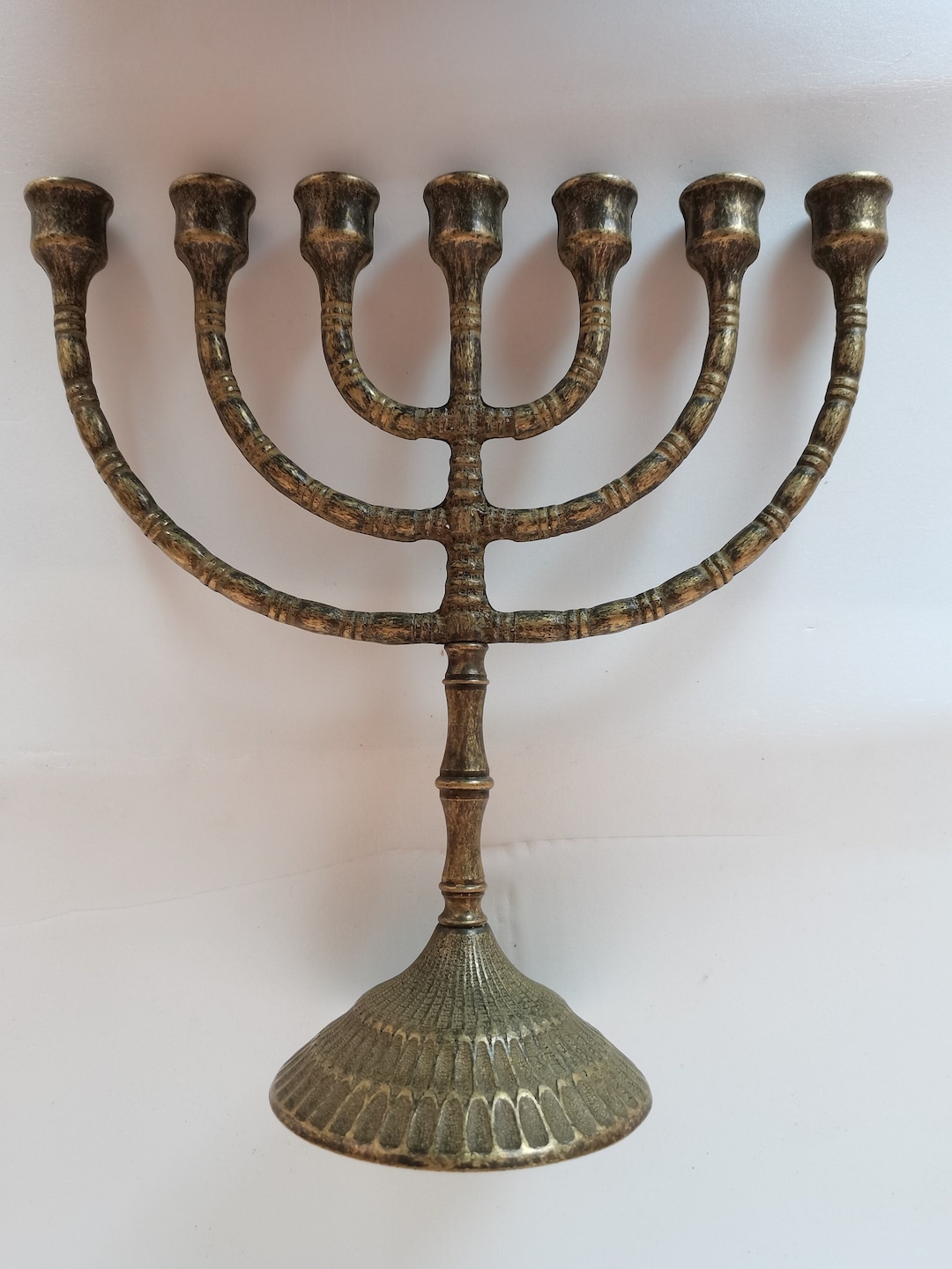 Ancien chandelier à 7 branches Menorah en laiton doré (D'occasion) à