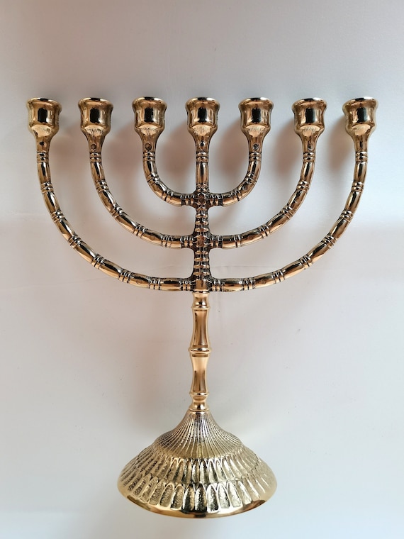 ユダヤ教の燭台、メノーラー、ハヌカ、磨かれた真鍮、7本の枝 - Etsy 日本