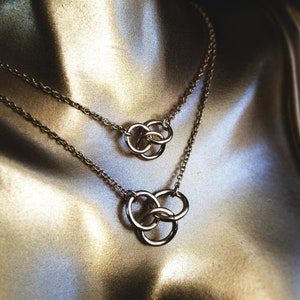 Heir Single Stranded Regular Dainty Interlocking Knot of Three Champagne Gold Rose Silver Plated Stainless Steel 18&quot; Necklace
