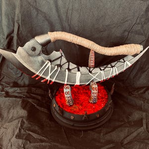 Bloodborne - Beast hunter Saif and stand / Gift for Gamers / Video game gift / Holiday Gift / Birthday Gift