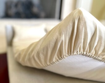 Organic Cotton Sateen Cat Bed Sheet: Silky Soft Fitted Sheet