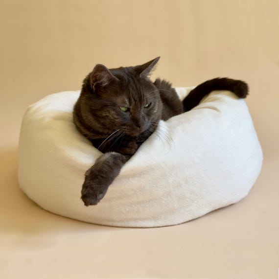 Sereno - Donut Cat Bed, Calming Bed for Pets