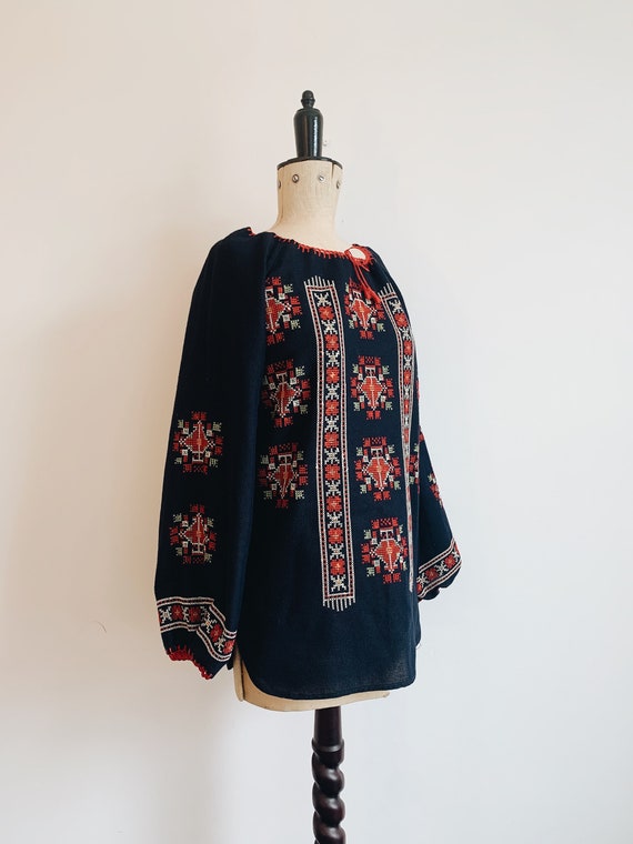 Rumanian peasant Blouse - image 5