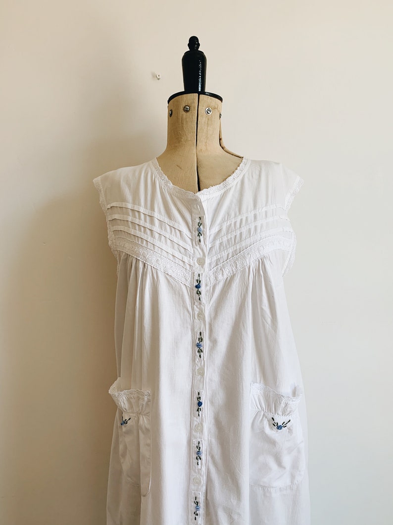 Cotton ruffle nightdress image 3