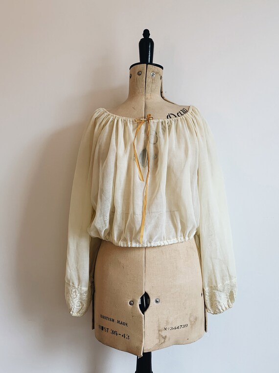 balloon sleeve blouse