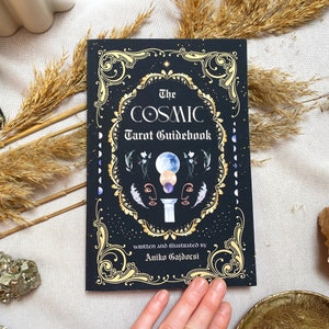 La guía del Tarot Cósmico de Aniko Gajdocsi - Compañero completo del Tarot 186 páginas ilustradas con significados de cartas y libro de adivinación