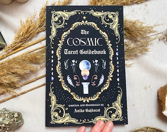 The Cosmic Tarot Guidebook door Aniko Gajdocsi - Full Tarot Companion 186 pagina's geïllustreerd met kaartbetekenissen en -spreads waarzeggerij