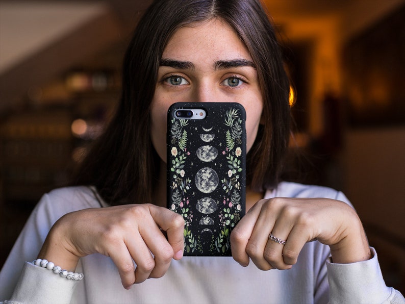 Maanverlichte tuin stoere case mystieke hemelse zon maanfasen sterrennacht heksen gotische Wicca heidense bloemen zwarte astrologie iPhone Samsung