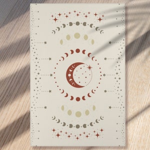 Puede incluir: Una impresión de arte imprimible beige con un diseño de luna creciente roja y estrella. La impresión presenta un patrón repetitivo de lunas crecientes y estrellas en diferentes tamaños y colores.
