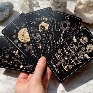 Luna Somnia Tarot Deck con guía y caja 78 cartas Full Deck Moon Dreams Starry Magic Celestial Astrology Black Gold Divination Tool imagen 2