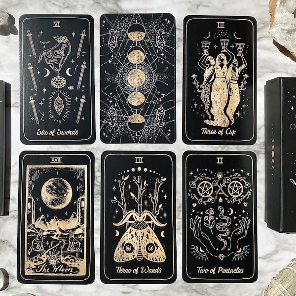 Luna Somnia Tarot Deck mit Ratgeber & Box - 78 Karten Full Deck - Mond Träume Sternenmagie Himmlische Astrologie Schwarz Gold Wahrsagungswerkzeug