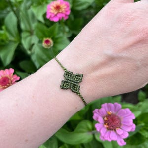 Four Leaf Clover Bracelet | Friendship Bracelet | Stylized Clover/Flower Knotwork | Micro-Macramé Jewelry |