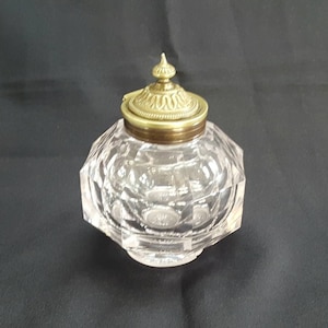 Antique glass inkwell - a large and heavy late Victorian octagonal faceted and cut glass & brass lidded inkwell - two inch diameter plinth.