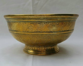 Southeast Asian bowl, an antique Indonesian mid to late 19th Century ceremonial brass betel bowl on shallow foot, cast in heavy gauge brass.